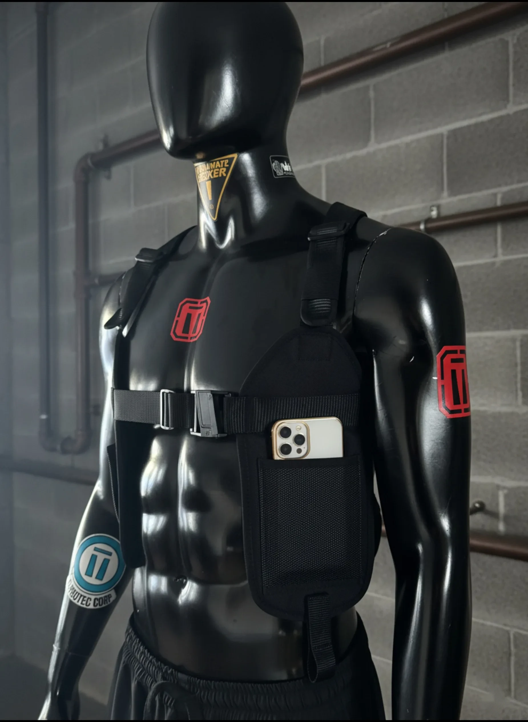 Ninth Life Utility harness, front, device carry pocket